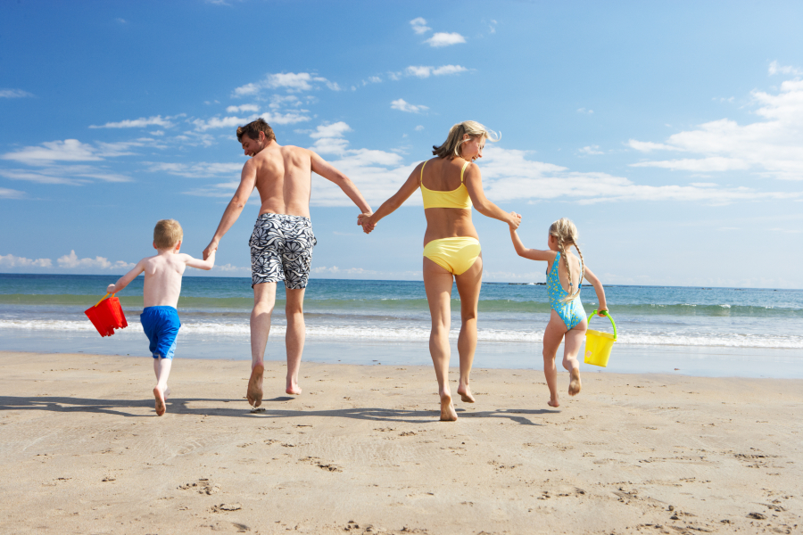 famille au camping Pays basque bord de mer